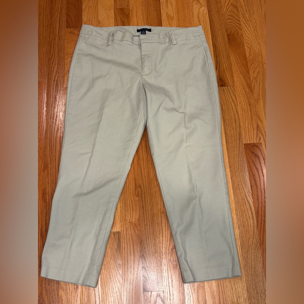 EUC Tommy Hilfiger Women's Khaki Flat front crop Chinos size 12 classic preppy